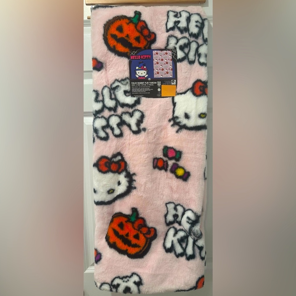 Hello Kitty Halloween Blanket🎃